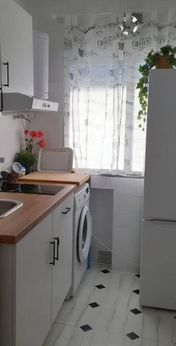 Cozy And Well Connected Apartment Sevilla Kültér fotó
