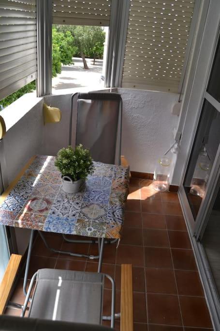 Cozy And Well Connected Apartment Sevilla Kültér fotó